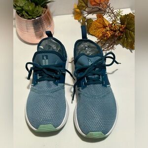 New Balance Teal and Navy Sneakers